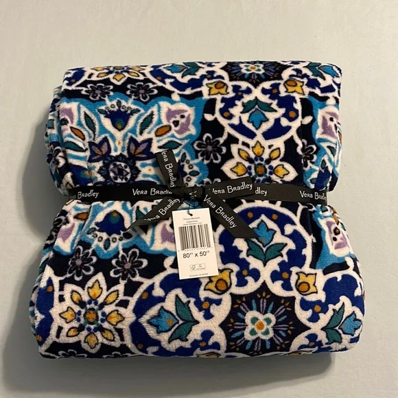 NWT VERA BRADLEY Throw Blanket Lisbon Medallion Cool - Picture 1 of 2